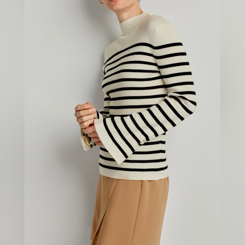 ELLEN TRACY || Mock Neck Flutter Sleeve
Sweater in Marshmallow Stripe - SZ S